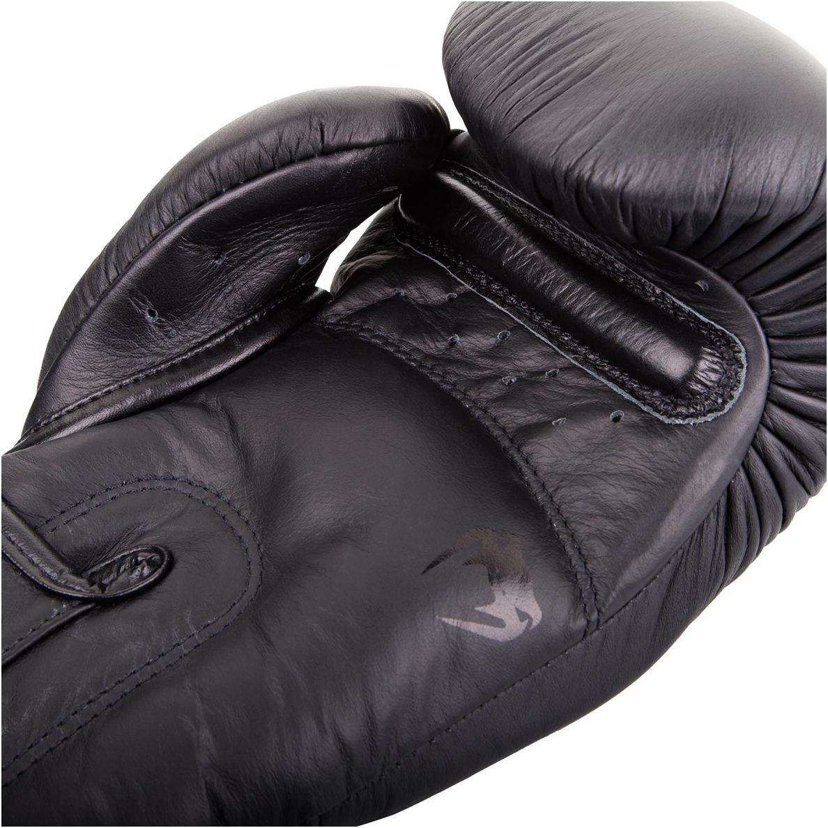 "Venum" Boxing Gloves Giant - Black/Black 2