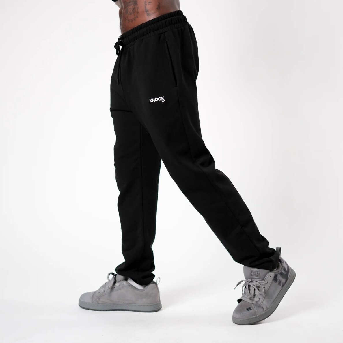 "Knock" laisvalaikio kelnės - Straight Cut Terry Joggers - Black 1