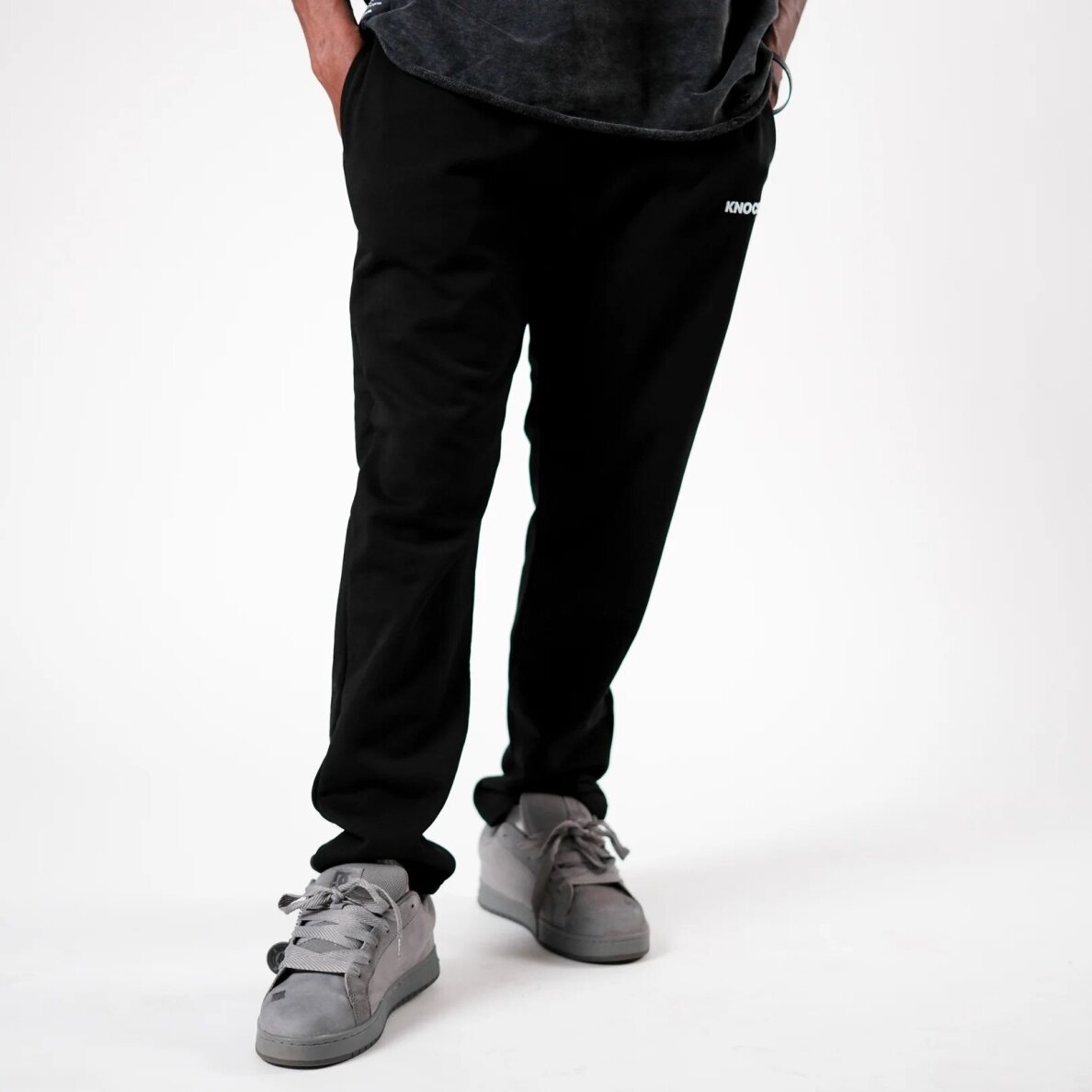 "Knock" laisvalaikio kelnės - Straight Cut Terry Joggers - Black 2