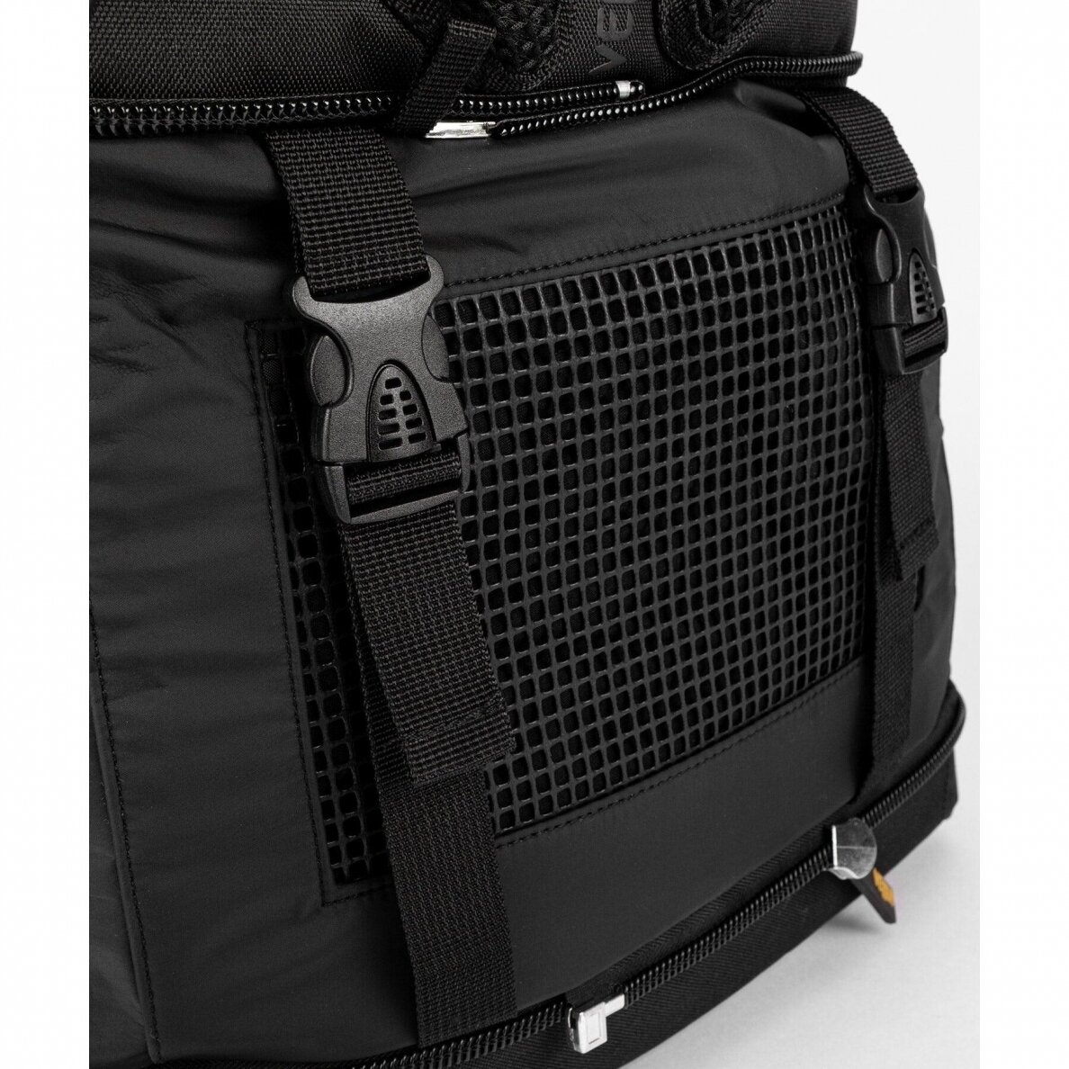 "Venum" Challenger Xtrem Evo Sports Backpack – Black/Gold 6 "Venum" Challenger Xtrem Evo Sports Backpack – Black/Gold 6