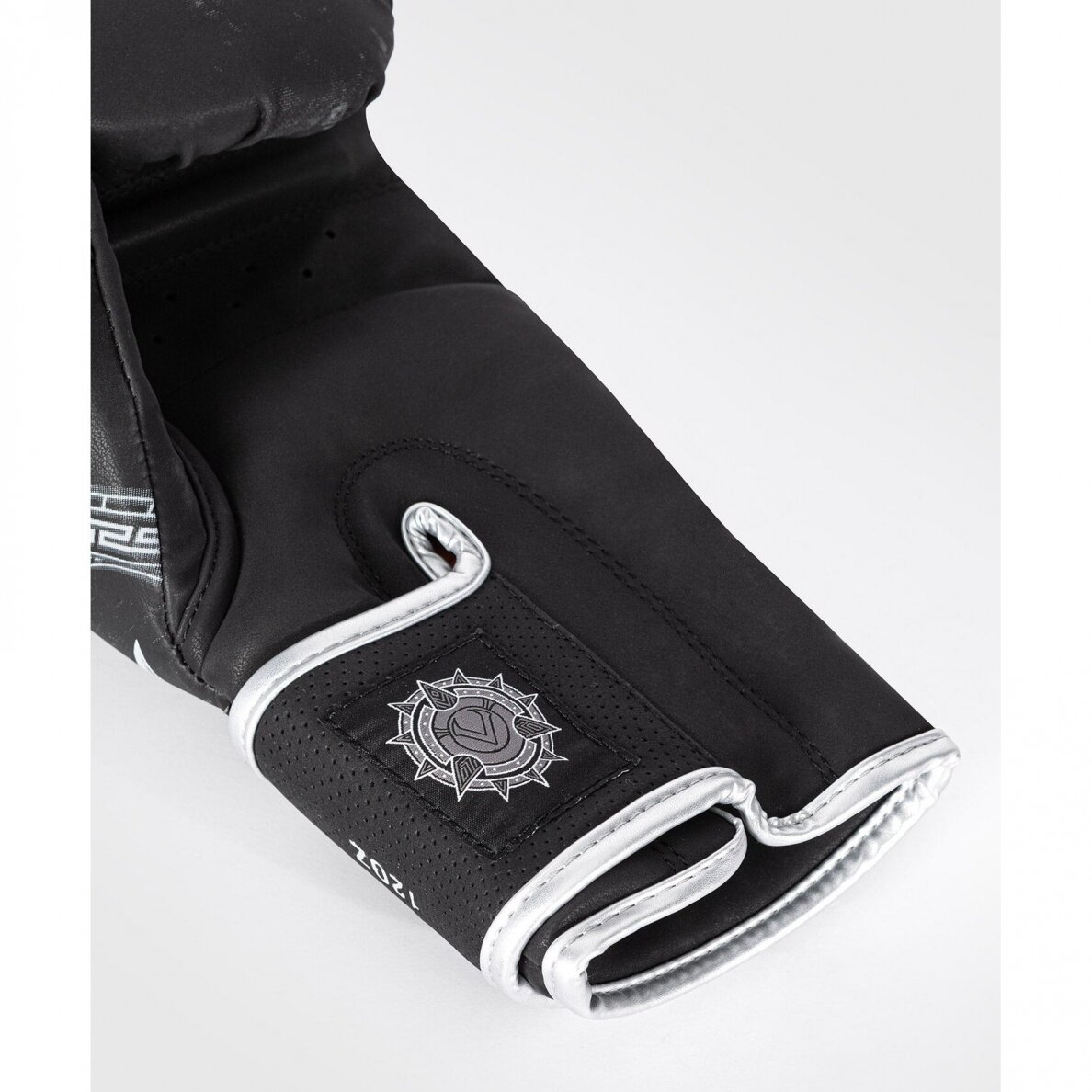"Venum" Boxing Gloves Gladiator 5.0 - Black/Silver 4 "Venum" Boxing Gloves Gladiator 5.0 - Black/Silver 4