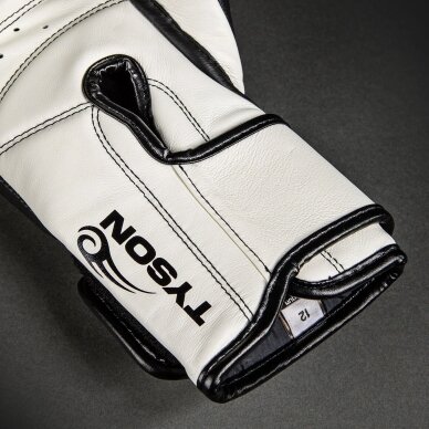 "Venum" Giant 2.0 Mike Tyson Pro Boxing Gloves - Deep Black/Optical White 5 "Venum" Giant 2.0 Mike Tyson Pro Boxing Gloves - Deep Black/Optical White 5
